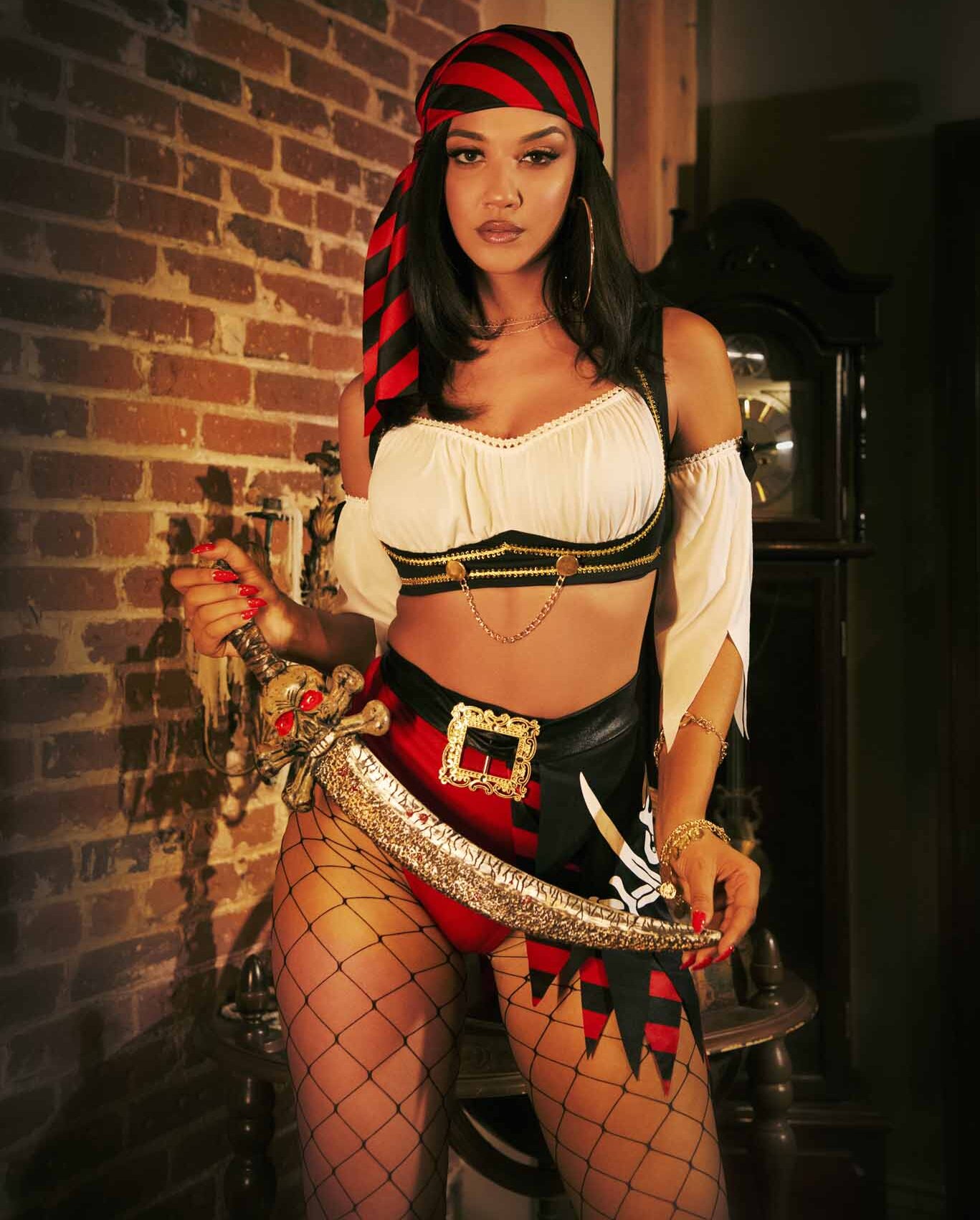 Wenchy Wednesday Show me a wench, please (Male wenches are allowed